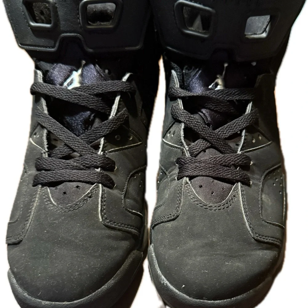 Jordan retro Black High-Top Sneakers - Picture 2 of 4